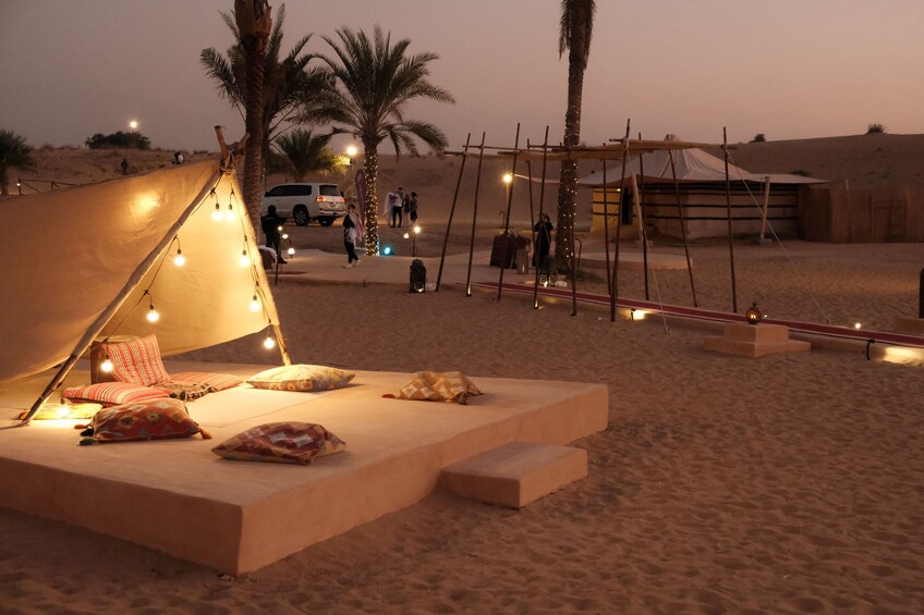 Dubai Caravanserai Desert Dinner with 5-Star BBQ Buffet & Shows