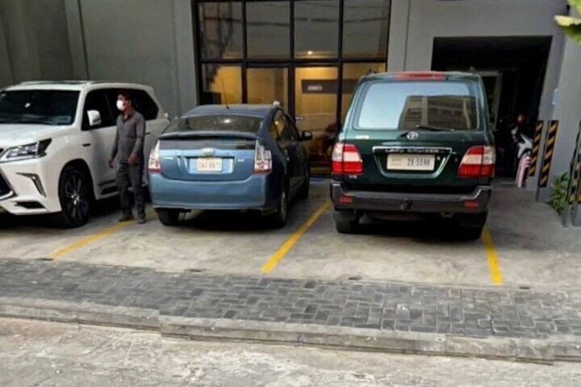 Vehicles lining up to have an aromatherapy massage.