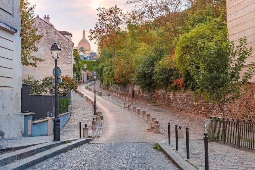 Montmartre Self Guided Walking Tour with an App