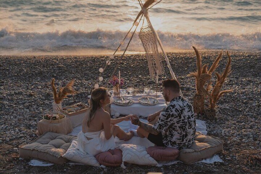 boho style romantic picnic date