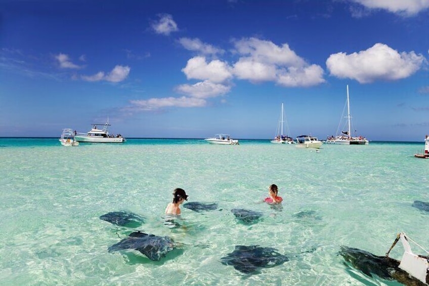 Half-Day Private Tour Boat in Grand Cayman