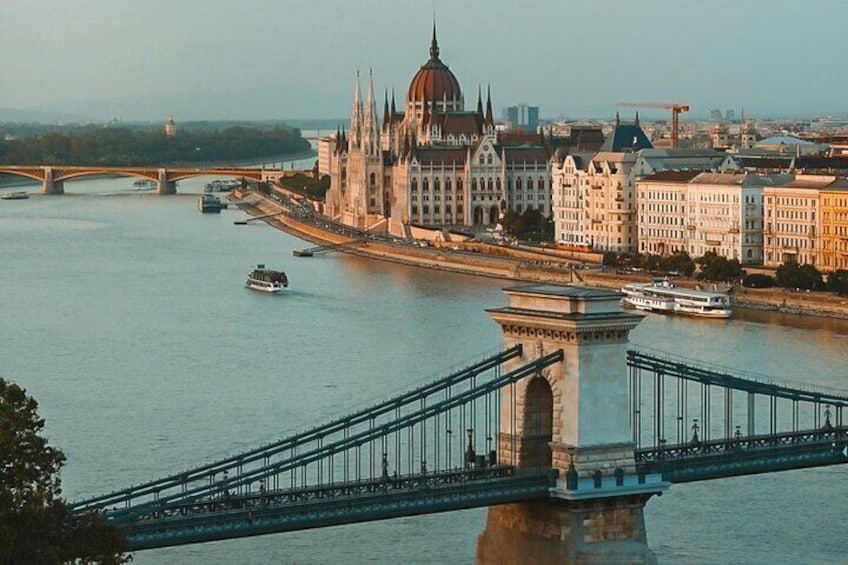 Vienna/Bratislava:DayTrip to Budapest and Bratislava,two capitals