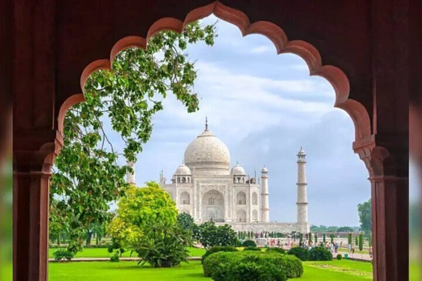 Hyderabad to Agra One Day Private Tour