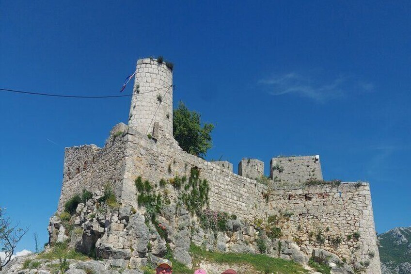 Private Guided Tour to Ancient Salona Klis Fortress,Vranjača Cave