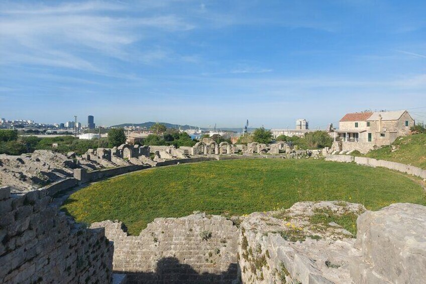 Private Guided Tour to Ancient Salona Klis Fortress,Vranjača Cave