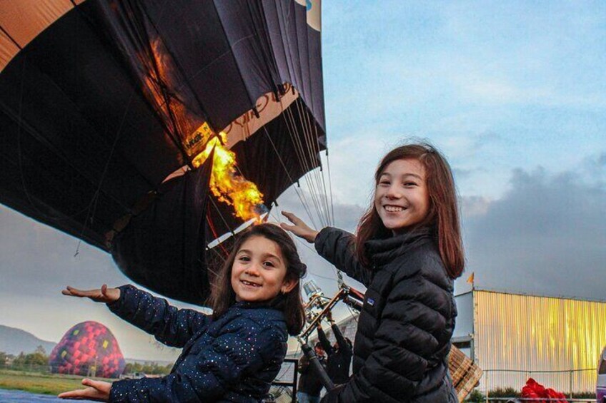 Hot air balloon flight with breakfast in a cave from Mexico City
