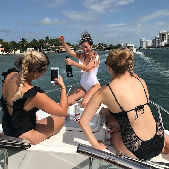 Picture 6 for Activity Miami: Power Boat and Sandbar Tour All Included