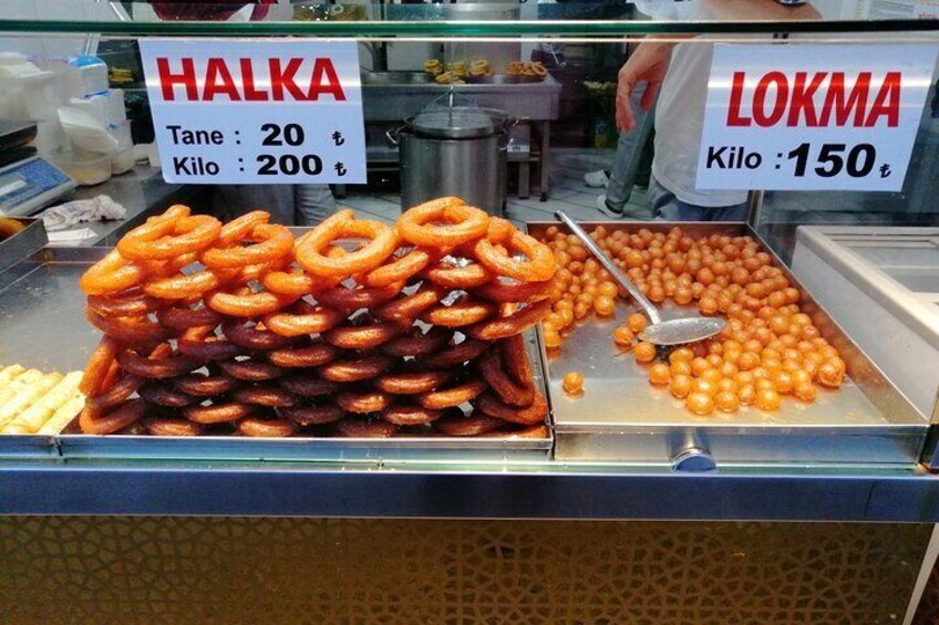 Famous ( Halka tatlısı )donut dessert.