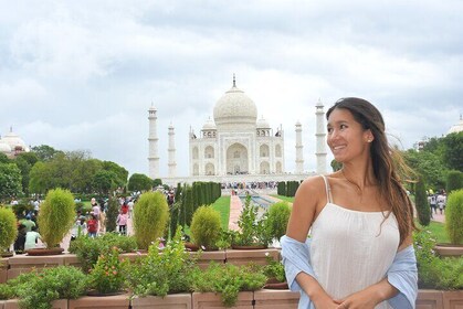 Full Day Guided Tour from Bangalore to Agra Taj Mahal with Flight