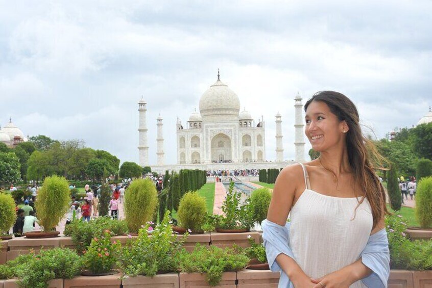 Bangalore to Taj Mahal Day Trip: All-Inclusive Flights & Tour