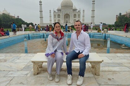 Full Day Guided Tour from Bangalore to Agra Taj Mahal with Flight