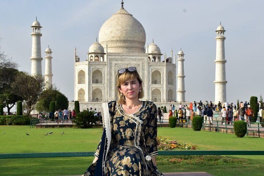 Full Day Guided Tour from Bangalore to Agra Taj Mahal with Flight