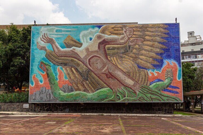 Guided Walking Tour Describing UNAM Murals and Revolution