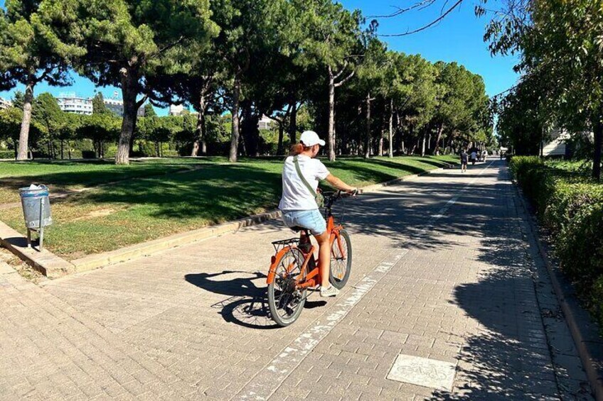 Valencia City Highlights in Guided Bike or E-Bike Tour
