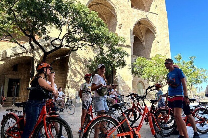 Valencia City Highlights in Guided Bike or E-Bike Tour
