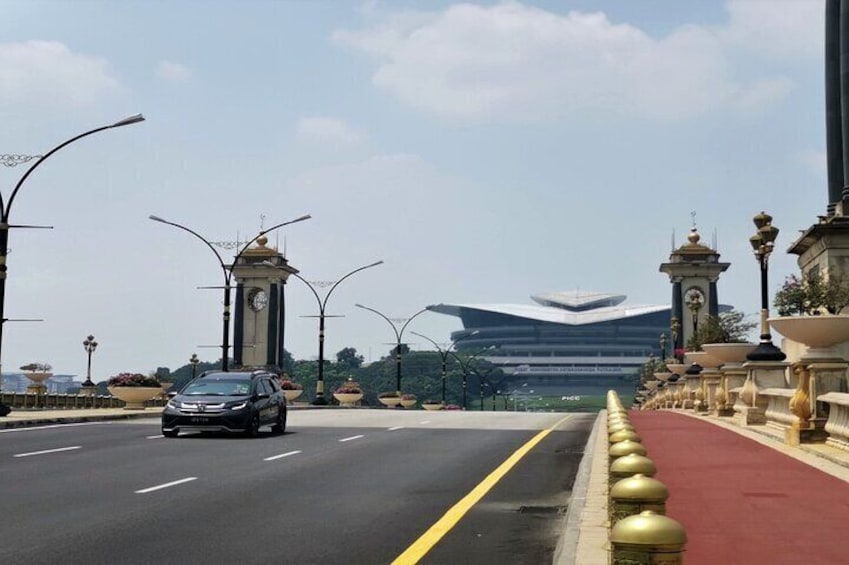 Shared Putrajaya Tour with Traditional Boat Cruise & Pink Mosque