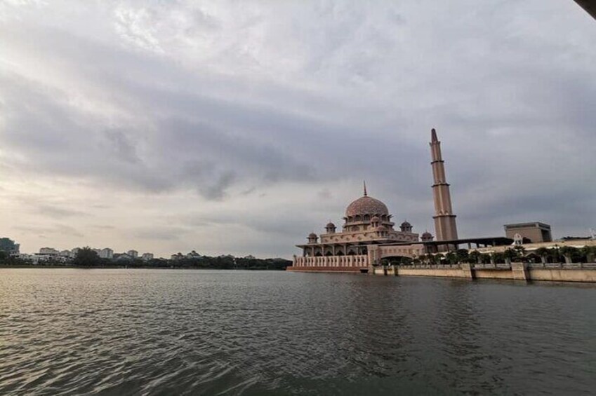 Shared Putrajaya Tour with Traditional Boat Cruise & Pink Mosque