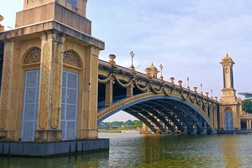 Shared Putrajaya Tour with Traditional Boat Cruise & Pink Mosque