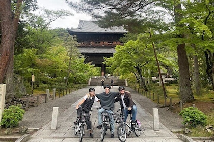 PRIMA VOLTA a Kyoto? Lasciati guidare dal nostro tour privato E-BIKE!