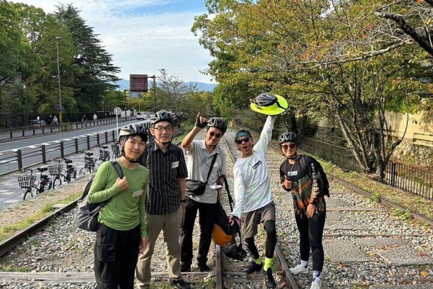 【autumn leaves】 E-bike Cycling Tour in Kyoto