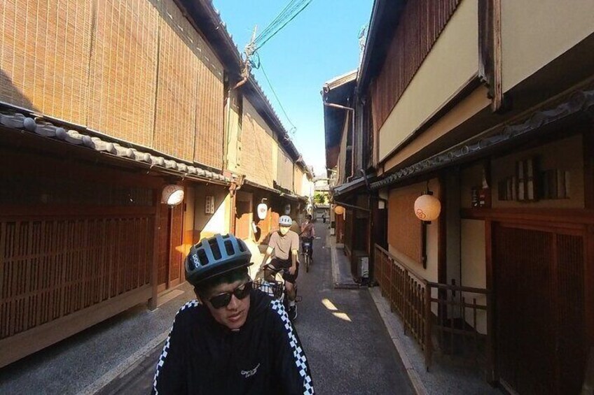 【autumn leaves】 E-bike Cycling Tour in Kyoto