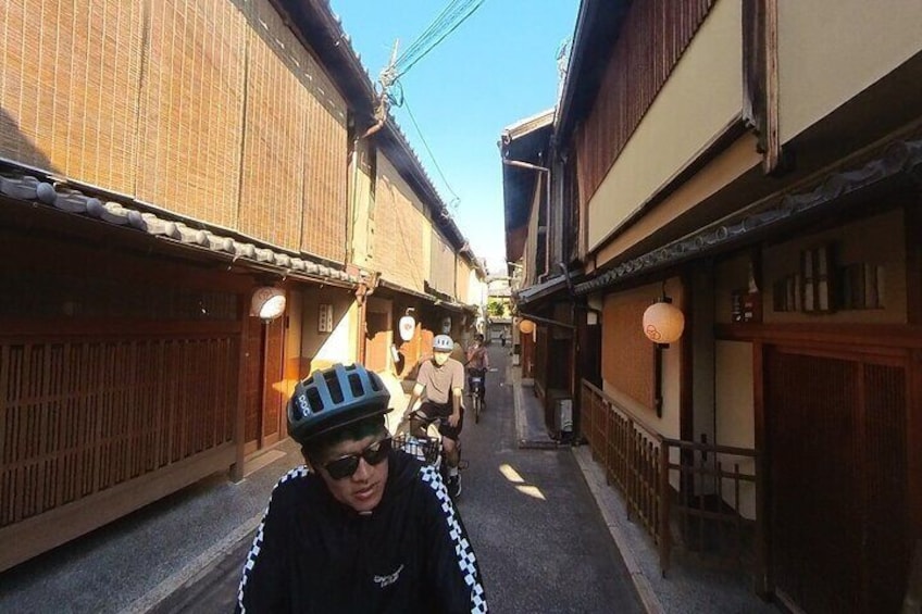Up to 5 Guests Only: A Bicycle Tour Departing from Kyoto Station