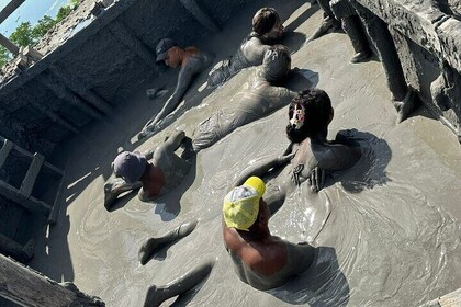 Lev en VIP-oplevelse Spil med mudderet og nyd en brunch