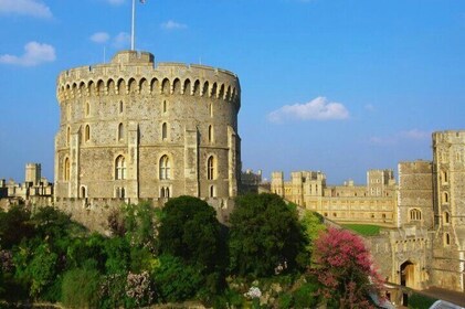 Stonehenge with Windsor Castle and Bath Private Chauffeur Tour