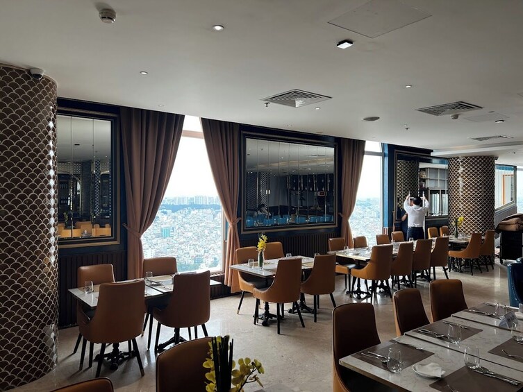 Ho Chi Minh City: Mermaid Restaurant La Vela Saigon Buffet