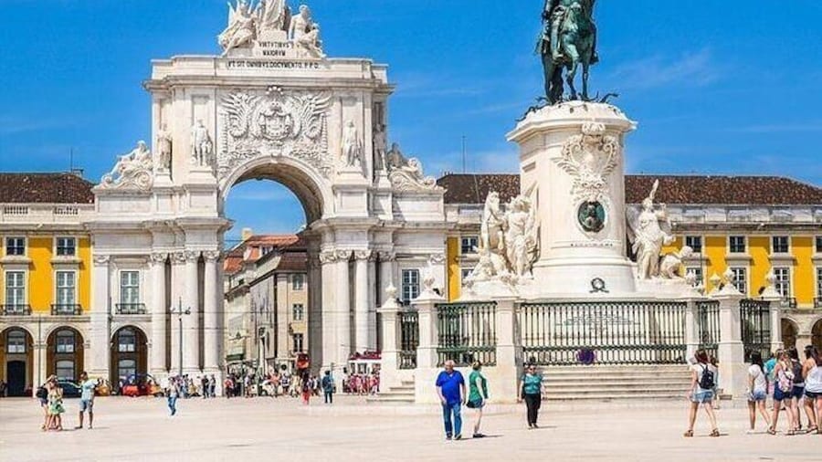 Lisbon to Douro Valley with stops up to 4 cities