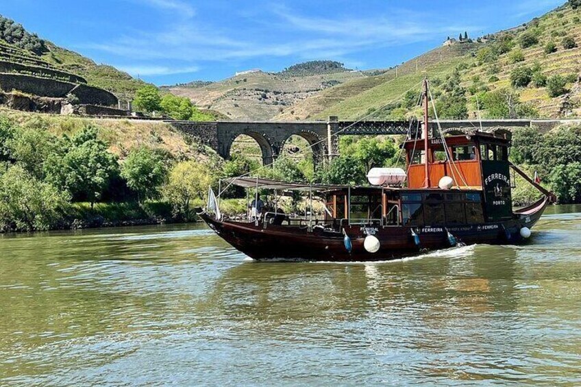 Private Porto Tour from Lisbon with Stop in Douro Valley