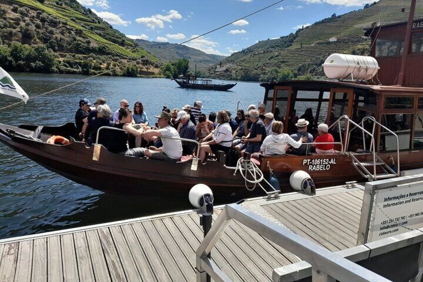 Private Porto Tour from Lisbon with Stop in Douro Valley