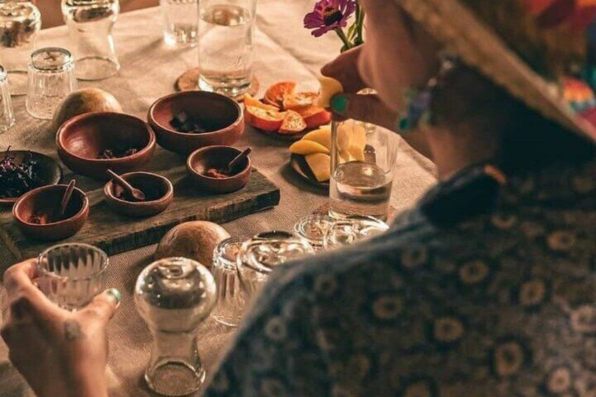 Foodie Experience in Oaxaca: Mezcal tasting guided by a sommelier