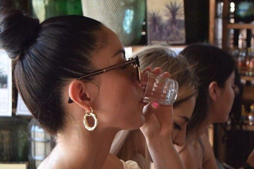 Foodie Experience in Oaxaca: Mezcal tasting guided by a sommelier