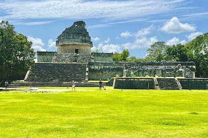 Private Day Tour to Chichen Itza and Cenotes from Valladolid