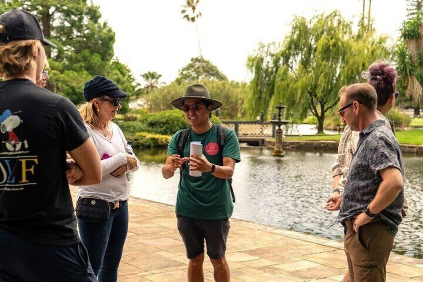 Australian Food Guy discuss traditional Australian Food and culture by Sydney Harbour