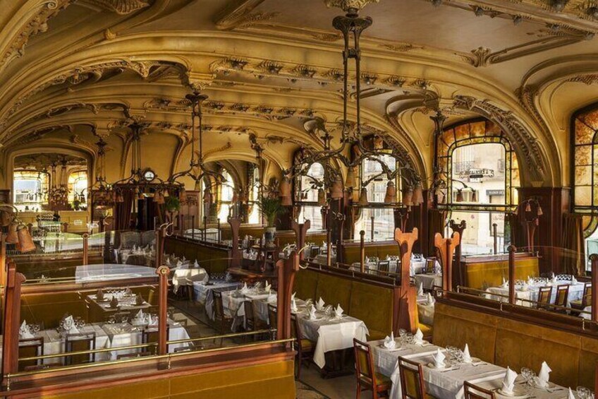 The interior of the Brasserie Excelsior immerses us in Nancy at the beginning of the 20th century. This is where total art, dear to the artists of the Nancy School, takes on its full meaning.