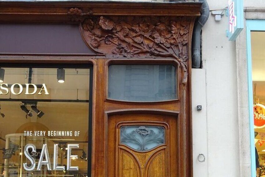 The front of the Goudchaux Store brilliantly expresses the aspirations of the artists of the City of the Dukes during the Belle Époque with nature in full bloom.