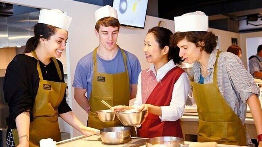 Enjoy cooking at Japan's largest cooking studio