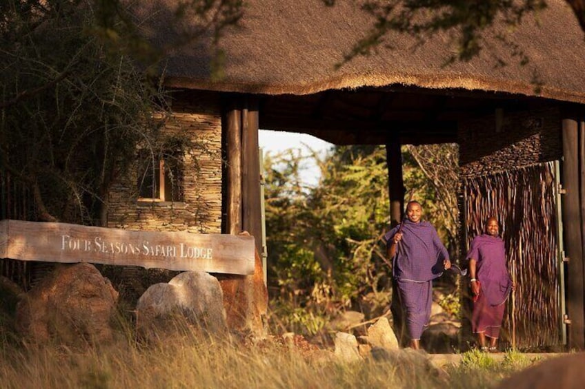 7 Days Honeymoon Safari to Four Season Lodge