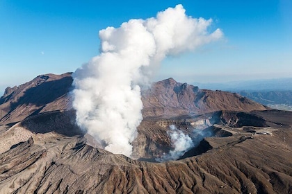 Aso Vocano, Grassland,Onsen and Aso shrine 1-Day Tour