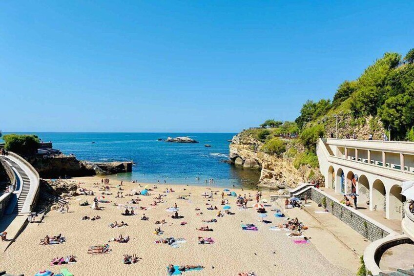 Biarritz guided walking tour in private group