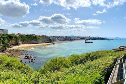 Biarritz guided walking tour in private group