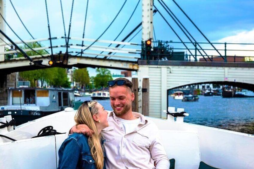 Afternoon Amsterdam Canal Cruise Tour with a Drink and Snack