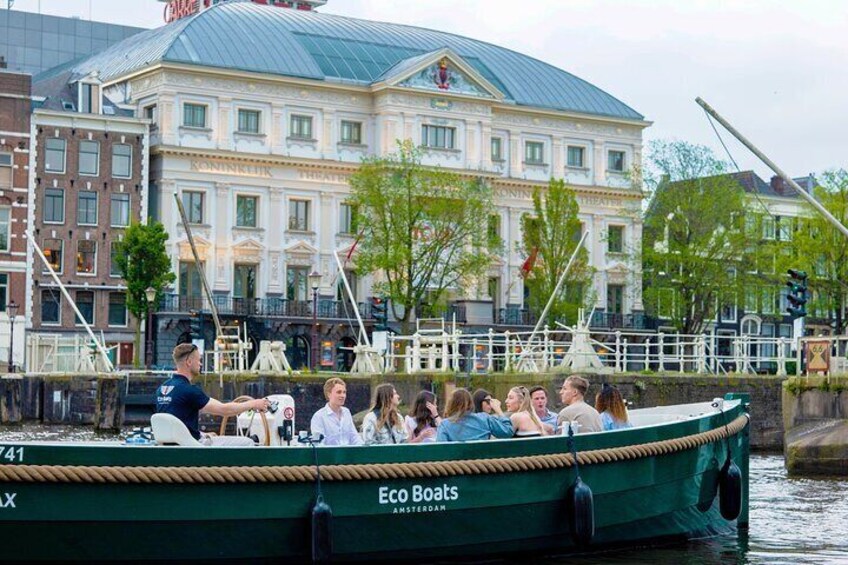 Afternoon Amsterdam Canal Cruise Tour with a Drink and Snack