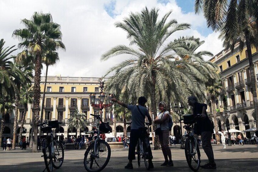 Private Bike or E-bike Guided Tour in Barcelona