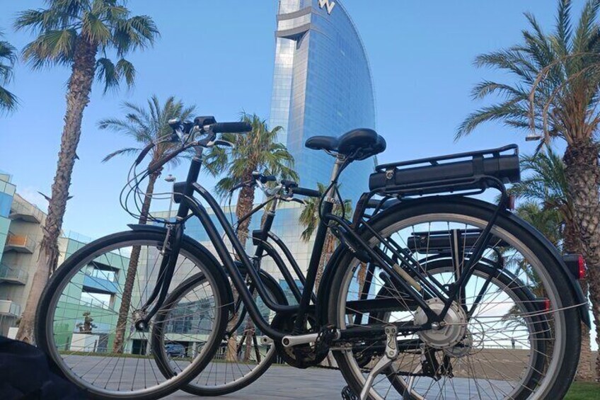 Private Bike or E-bike Guided Tour in Barcelona