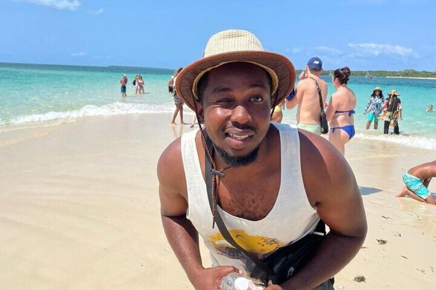 Private Pungume sandbank beach and swimming with seaturtles 
