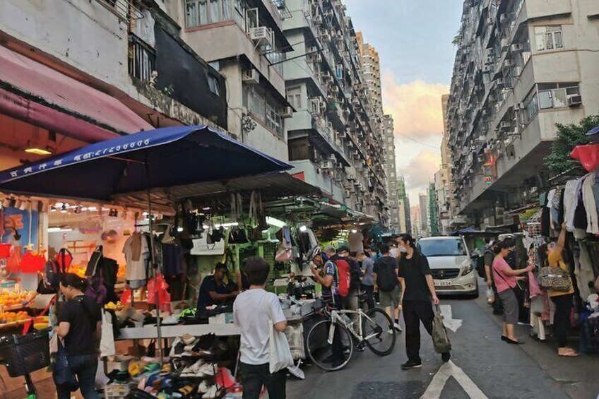 Sham Shui Po Private Walking Tour with Amateur Gourmet Local