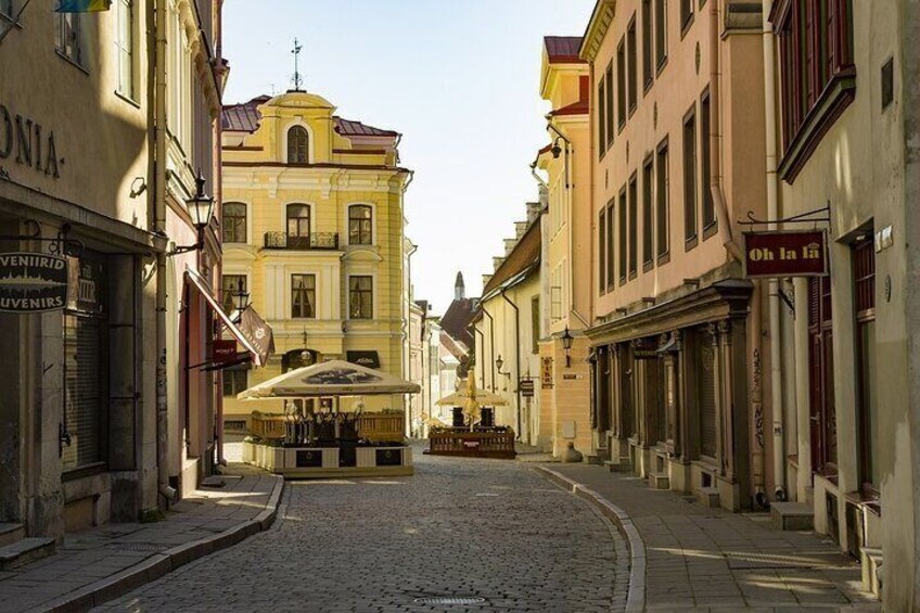 Tallinn Old Town: Food and History Self-Guided Walking Tour